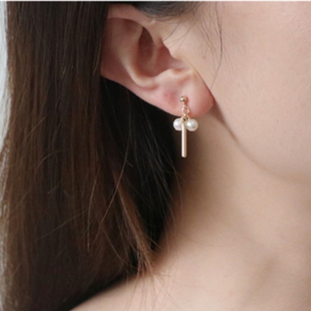 Japanese 14k gold and pearls earring clip